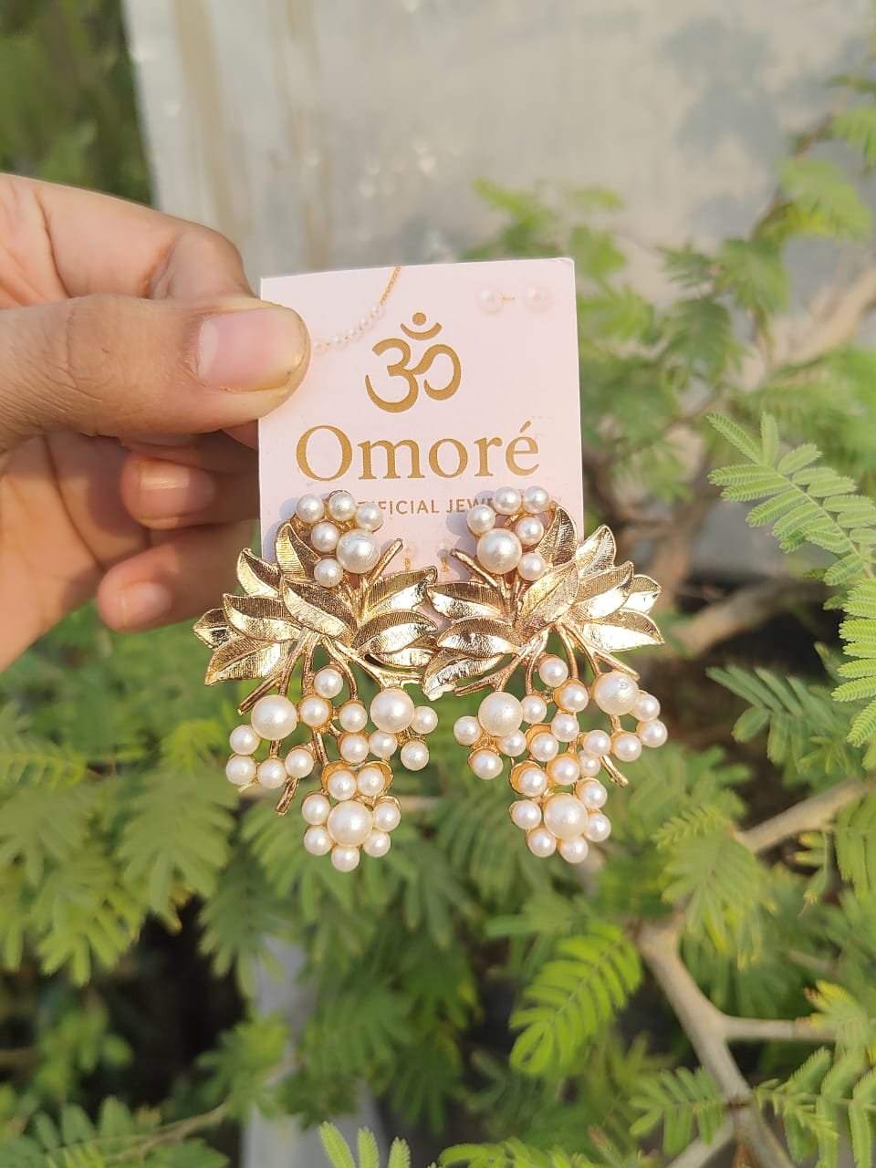 o4.jpg Omoré Gold Leaf & Faux Pearl Cluster Earrings – Handcrafted, Vegan & Cruelty-Free Artificial Jewelry - Image 1
