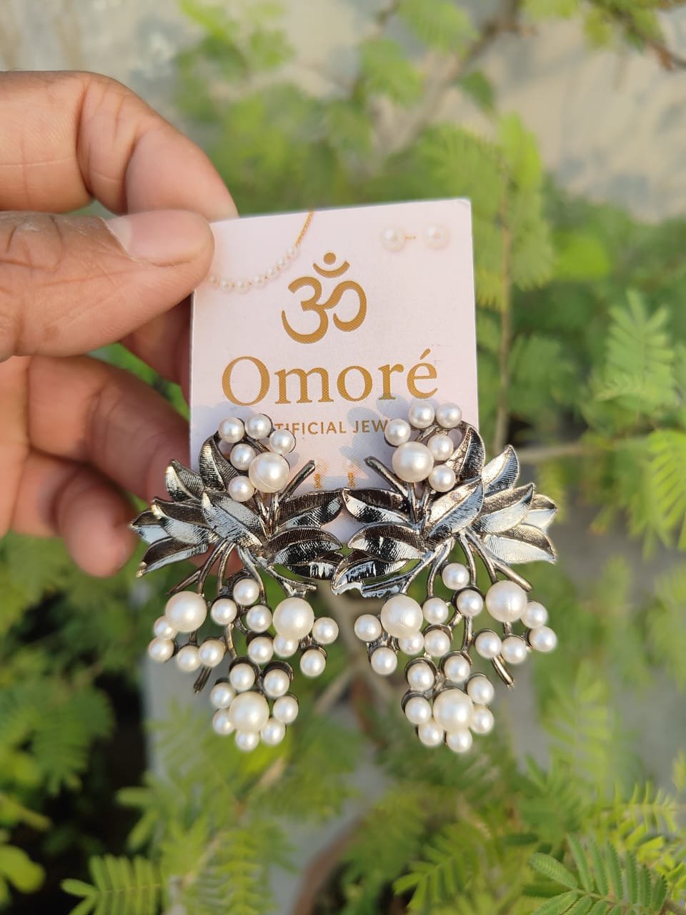o5.jpg Omoré Silver Leaf & Faux Pearl Cluster Earrings – Handcrafted, Vegan & Cruelty-Free Artificial Jewelry - Image 1