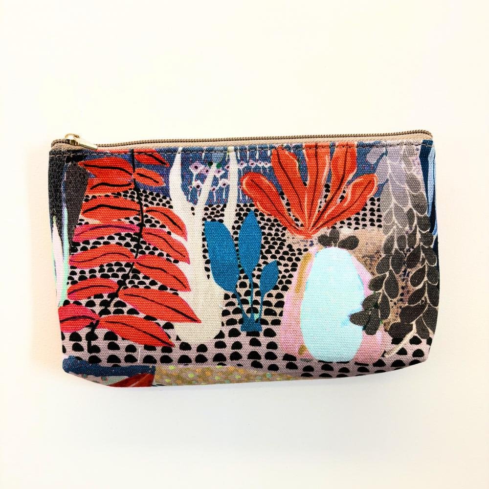 0135_single_prod_ima_1_new_on_24-10-24.jpg Kiro x Payal Singhal Vanity Pouch - Image 1